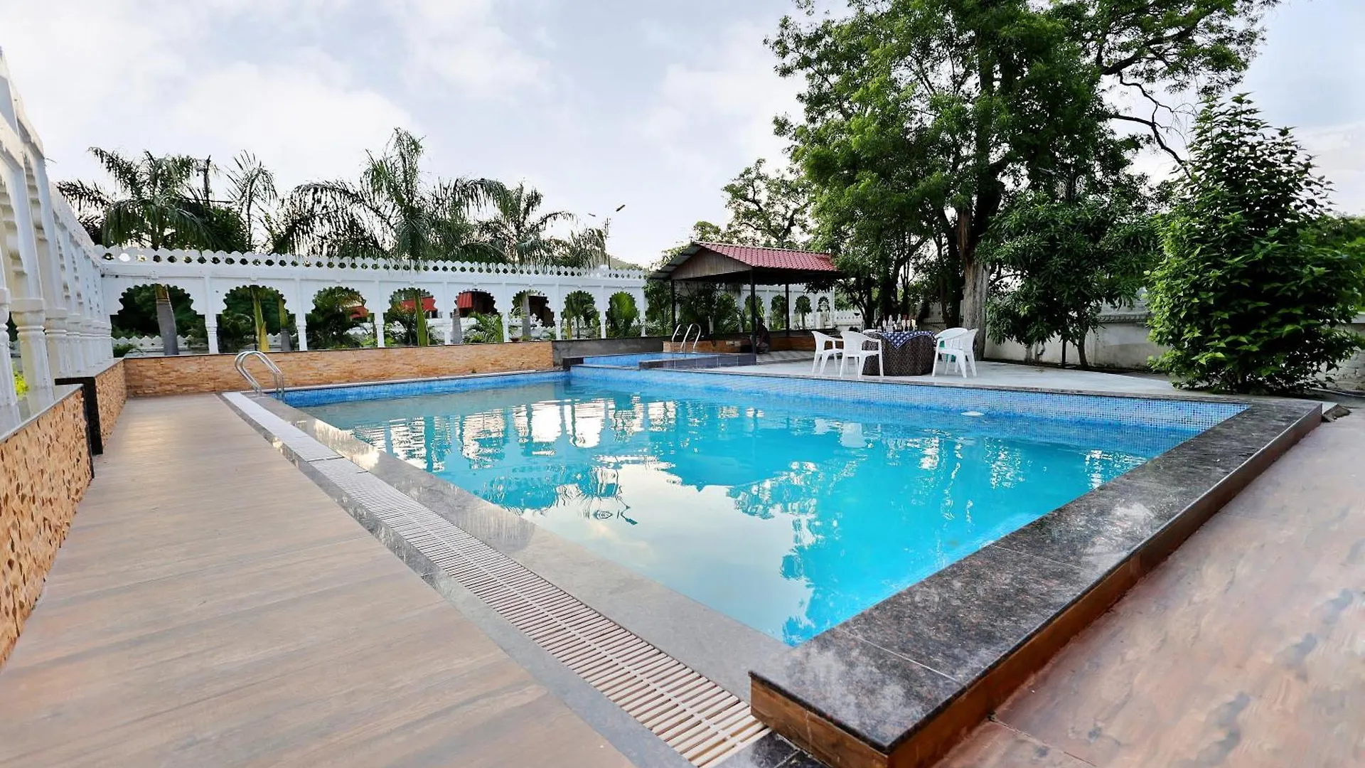 Hotel Manas Resort By Rudrakshi Udaipur